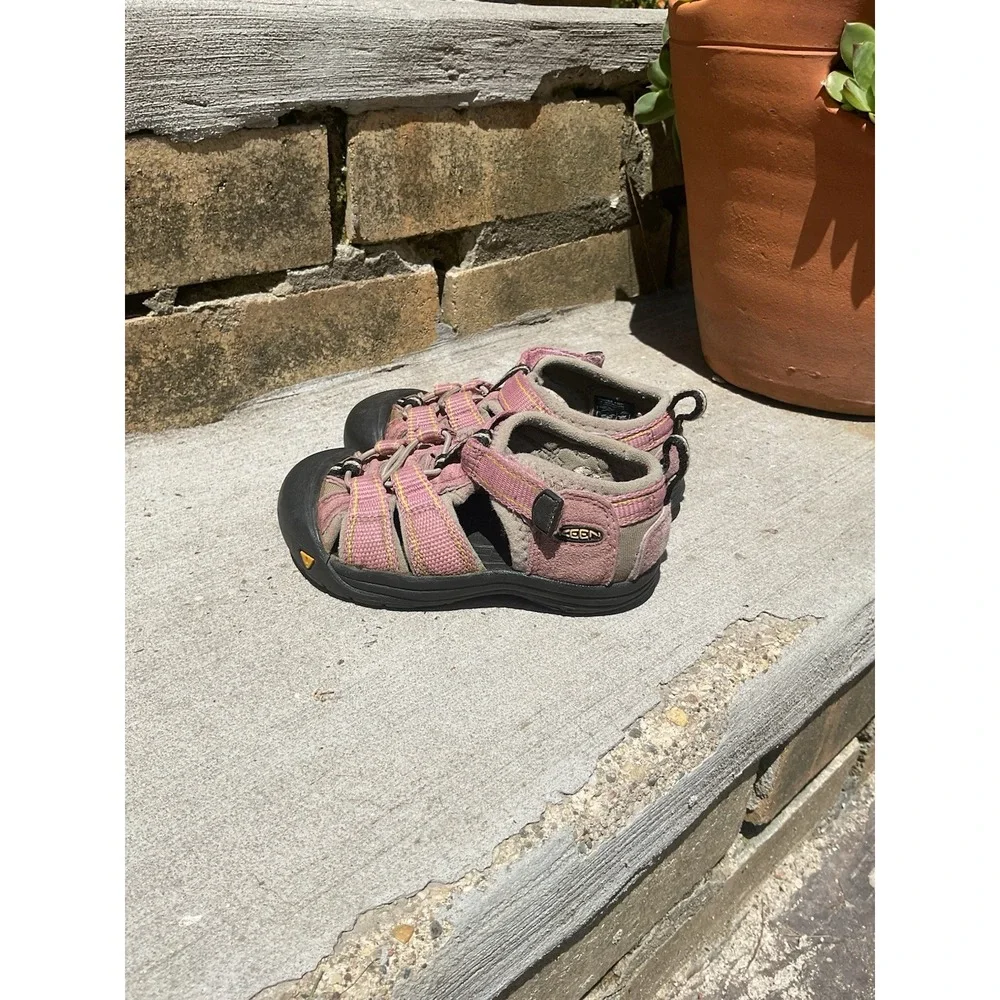 Preowned - KEEN WATER SANDALS - TODDLER Pink Gray SIZE 7 Nice
